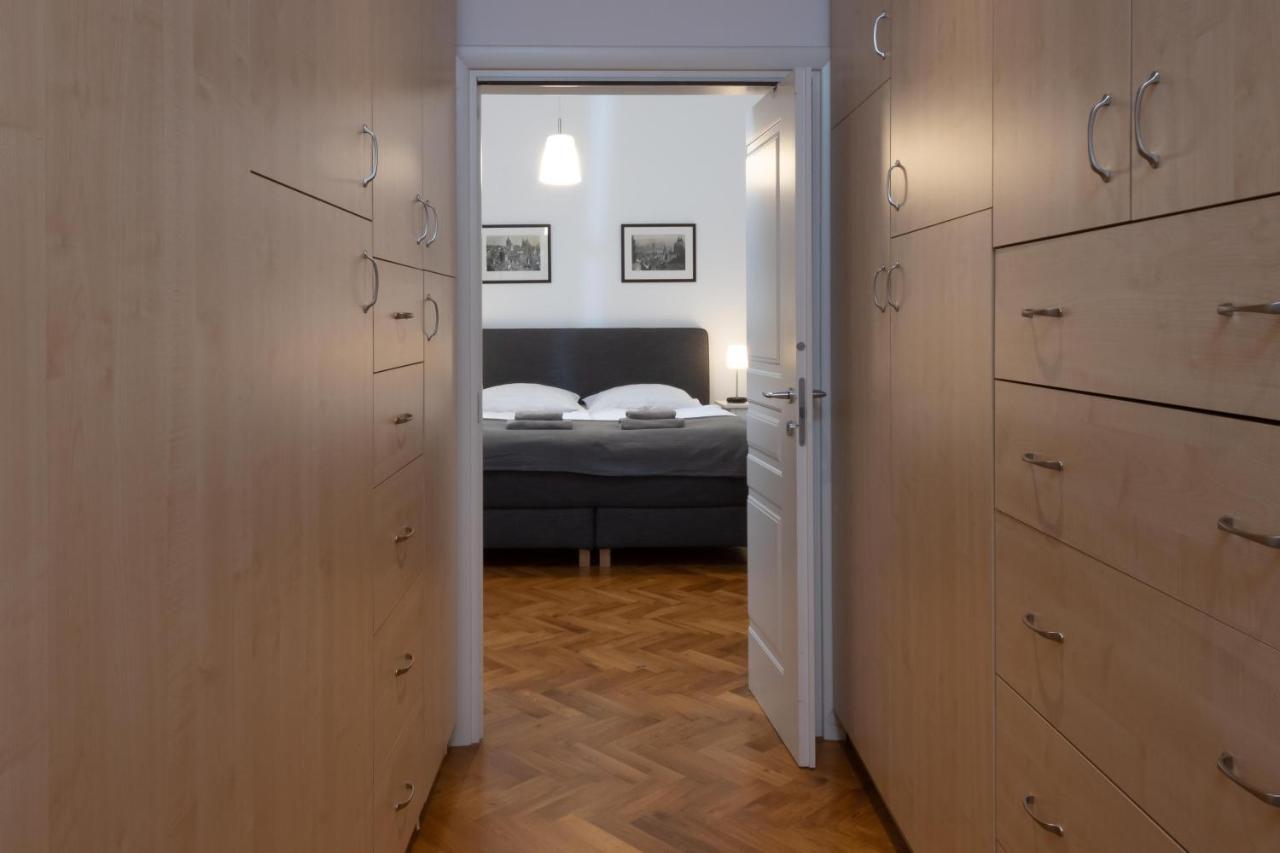 Apartman Carolinum Praga Exterior foto